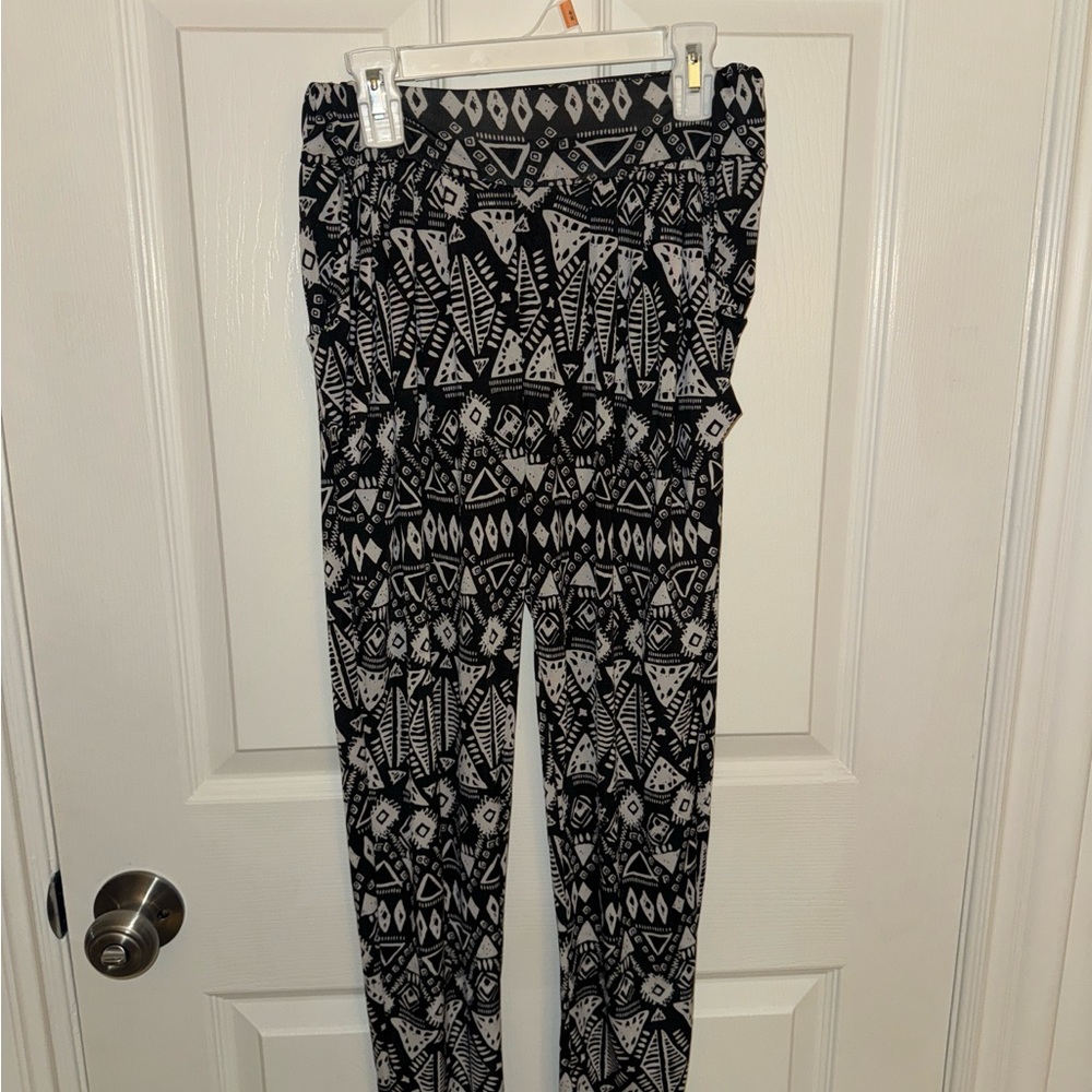 Cool/Lightweight Pants with Geometric Design